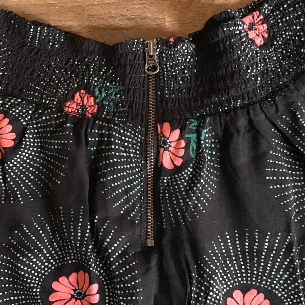 IVY & Moon Skirt Floral Boho Black Red Girls Size 12 - Picture 3 of 7
